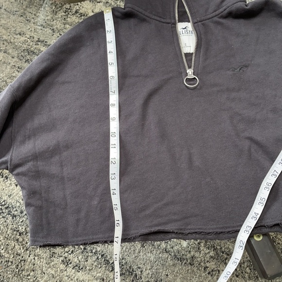 Bundle 2 Items for $20😃 Hollister Crop Sweatshirt - Picture 7 of 10